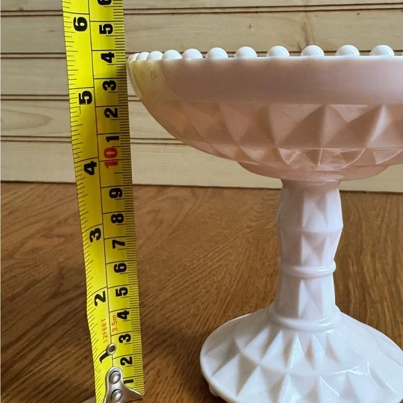 VINTAGE Jeanette Windsor Grand Millenial Pink Milk Glass Pedestal Dish - Picture 9 of 10